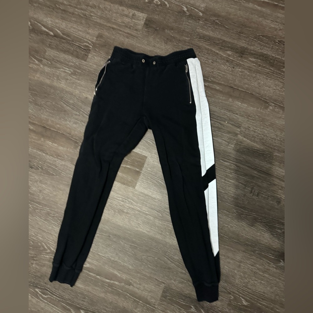 Givnechy men’s joggers size M